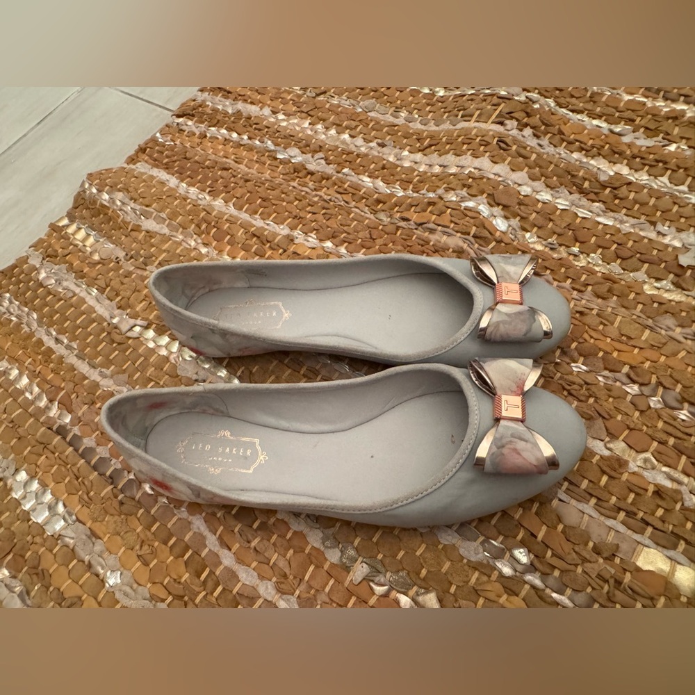 Ted baker Elegant Gray Ballet Flats with Bow Accent